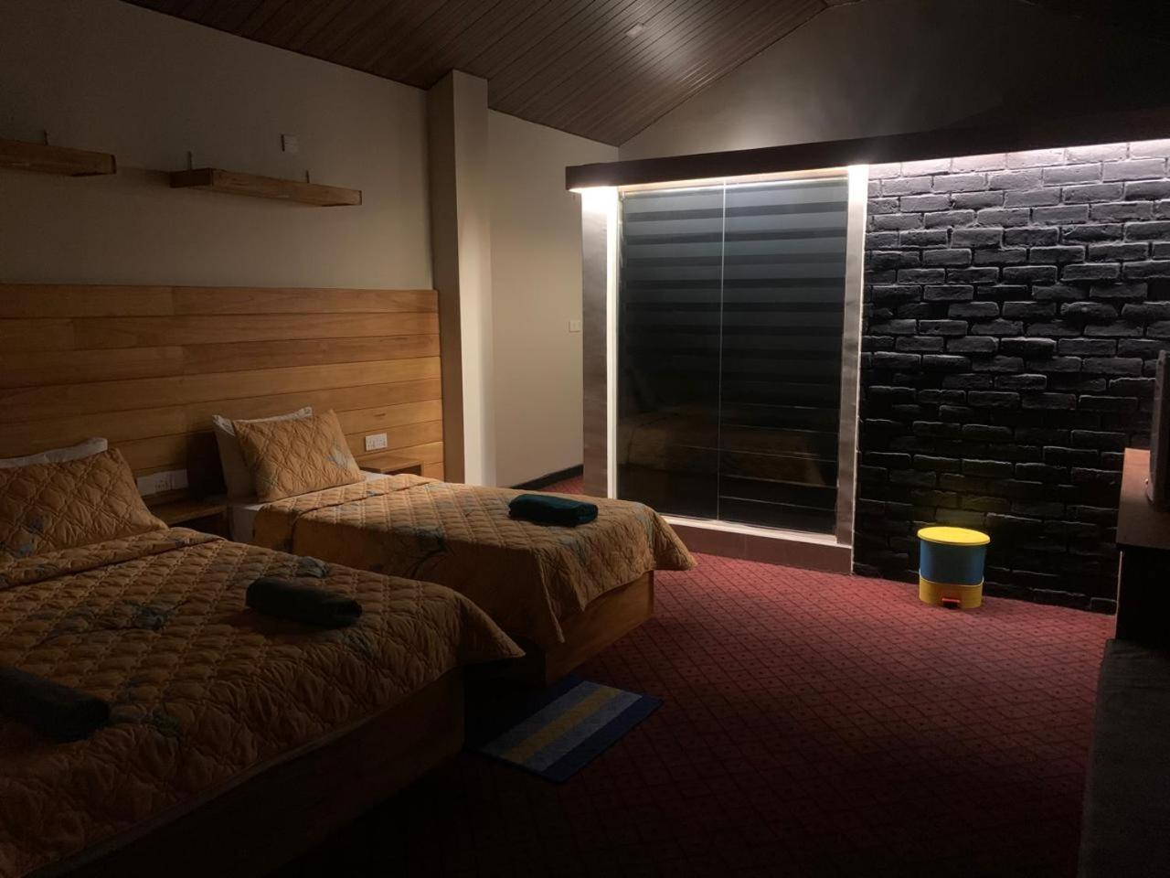 Pub Ceylon Hostel เอลลา ภายนอก รูปภาพ