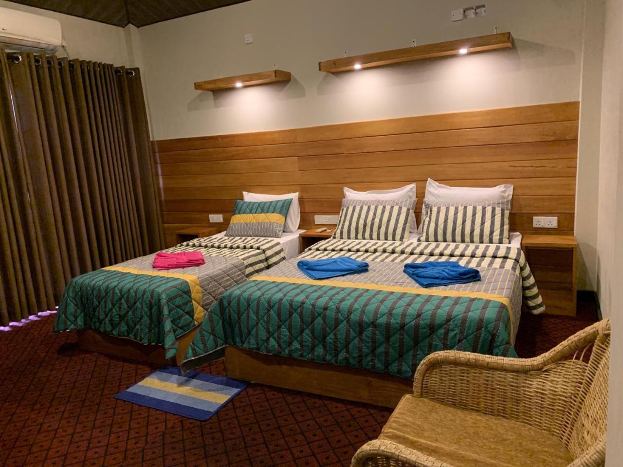 Pub Ceylon Hostel เอลลา ภายนอก รูปภาพ